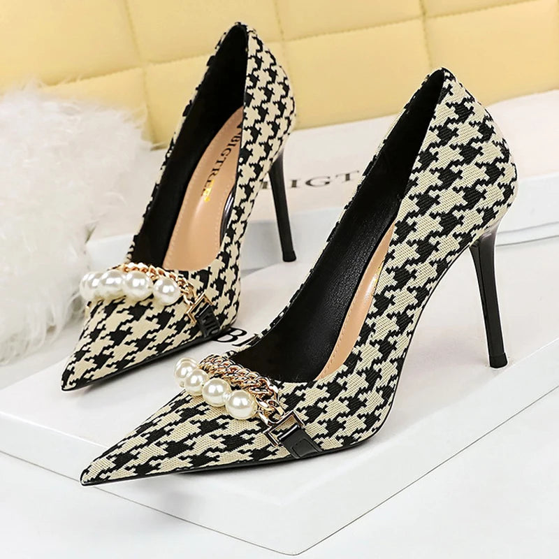 2025 Spring Women’s Pumps – Luxury Pearl & Metal Chain Stilettos with Checked Grain, High Heels Banquet Shoes for Women (Size 43)