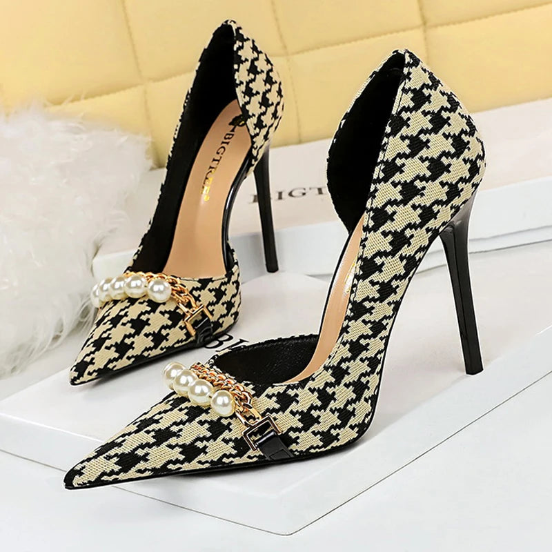 2025 Spring Women’s Pumps – Luxury Pearl & Metal Chain Stilettos with Checked Grain, High Heels Banquet Shoes for Women (Size 43)